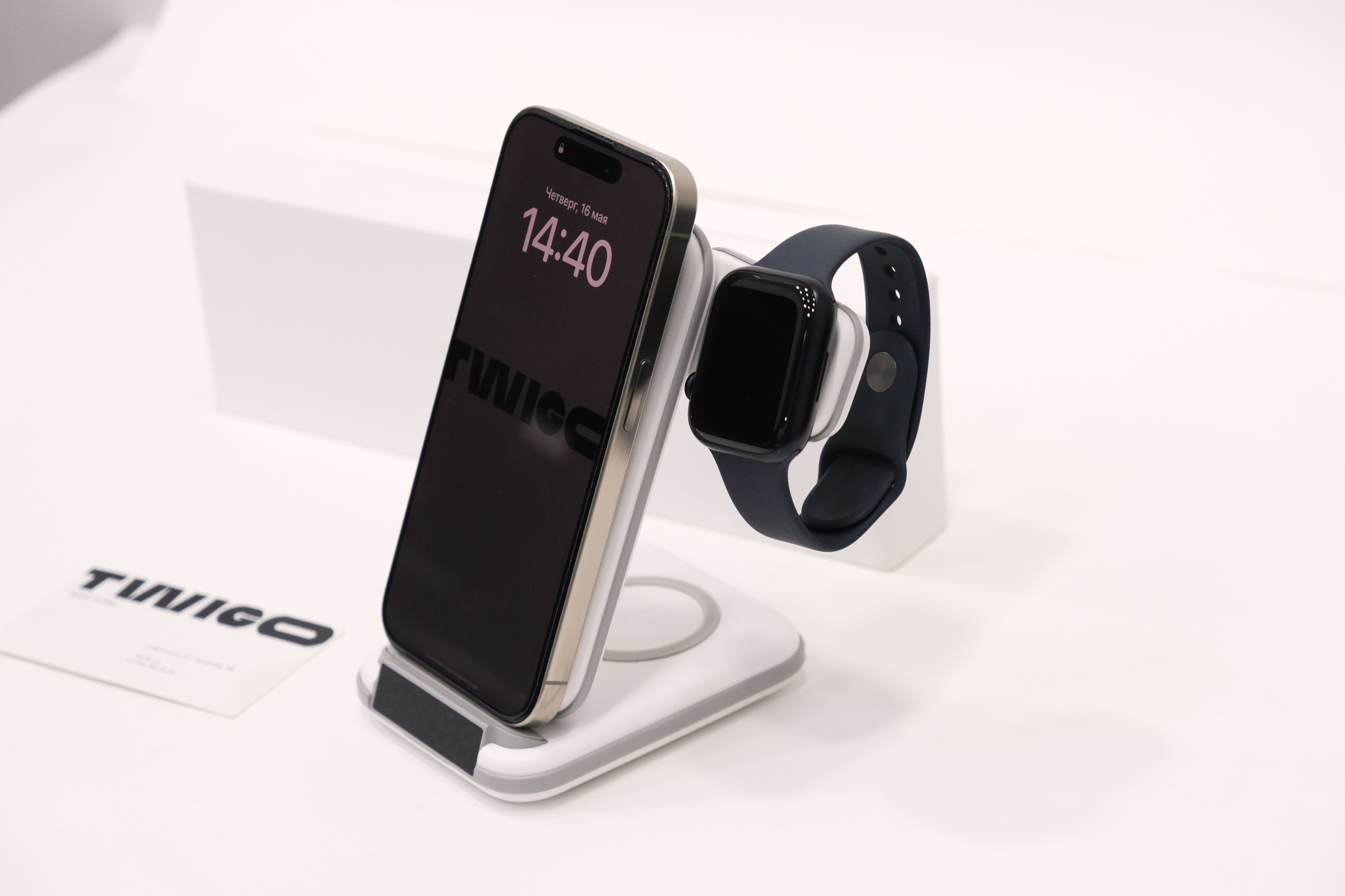 Apple Watch SE (2023), 44 мм, корпус из алюминия цвета «тёмная ночь», спортивный ремешок «тёмная ночь»