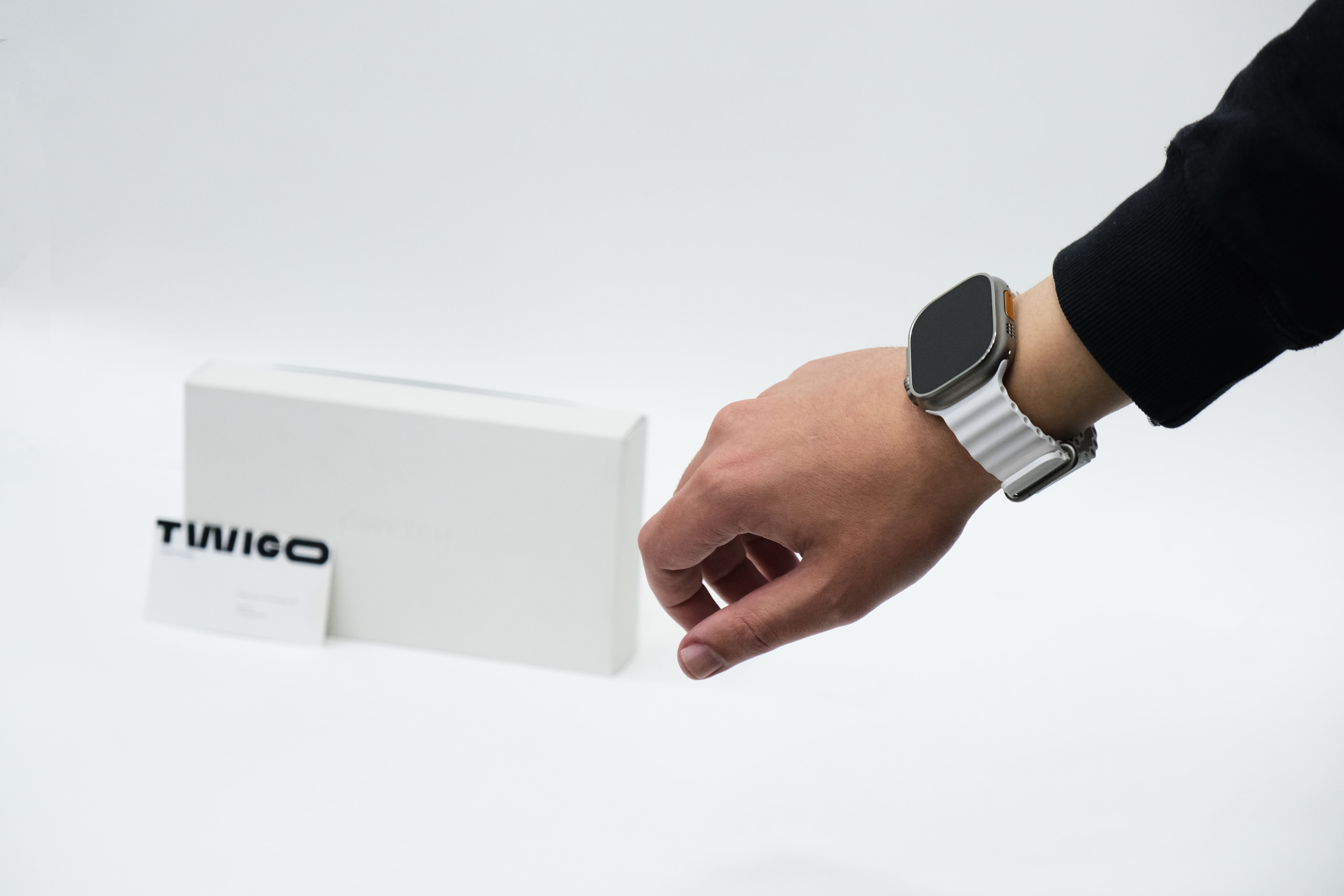 Apple Watch Ultra 2 GPS + Cellular, 49 мм, корпус из титана, ремешок Ocean белого цвета