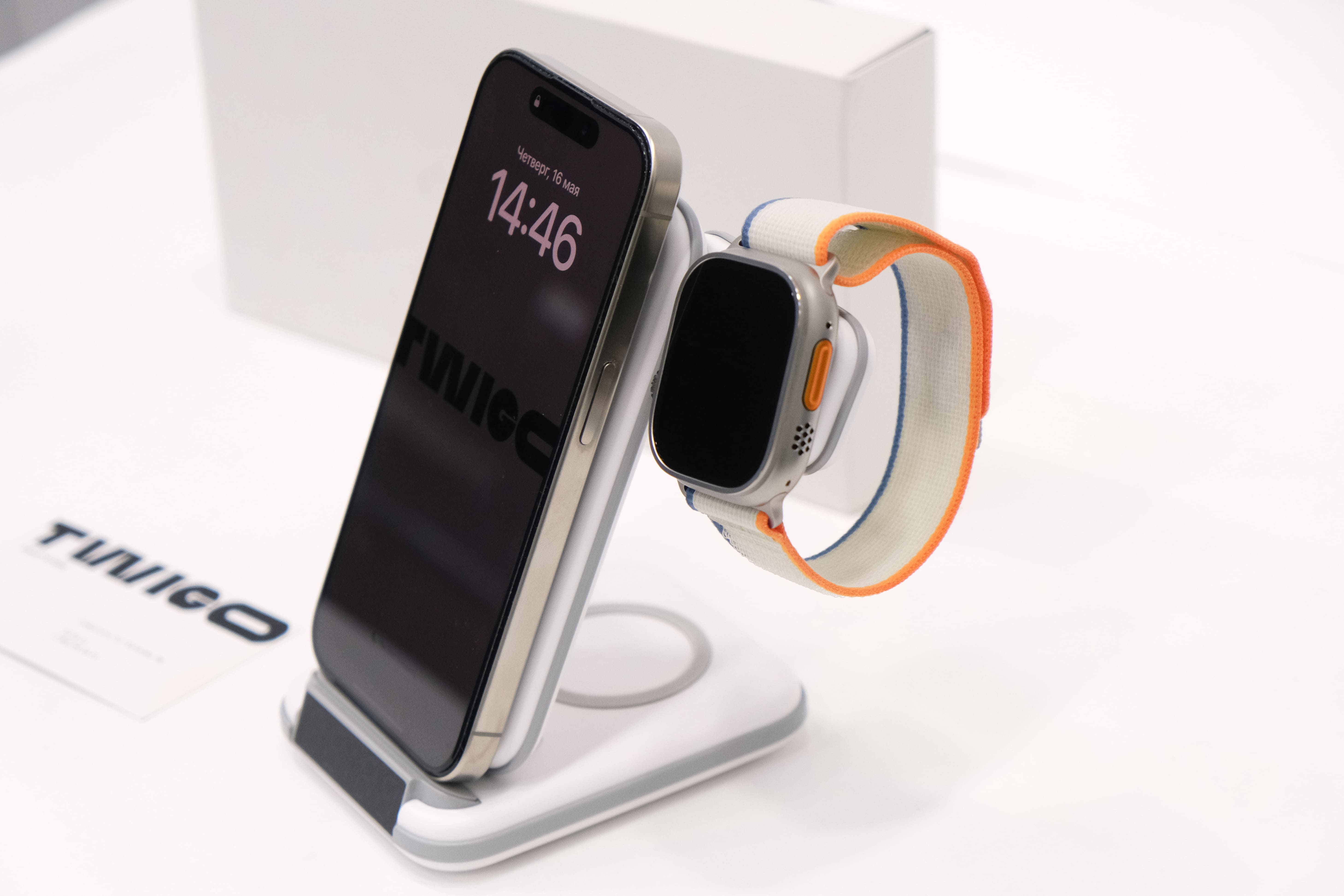 Apple Watch Ultra 2 GPS + Cellular, 49 мм, корпус из титана, ремешок Trail оранжевого/бежевого цвета